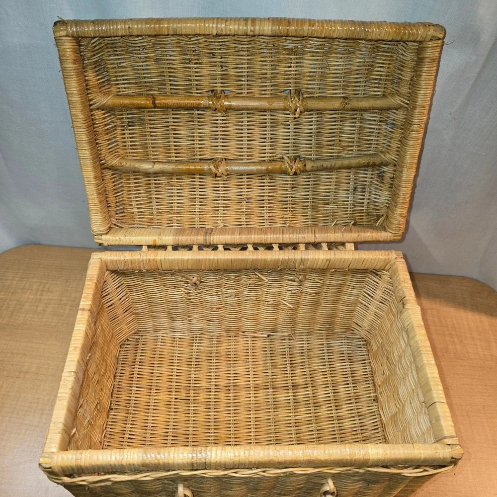 Vintage Large Handled‎ Locking Rectangular Wicker Picnic Storage Basket 12x10x8